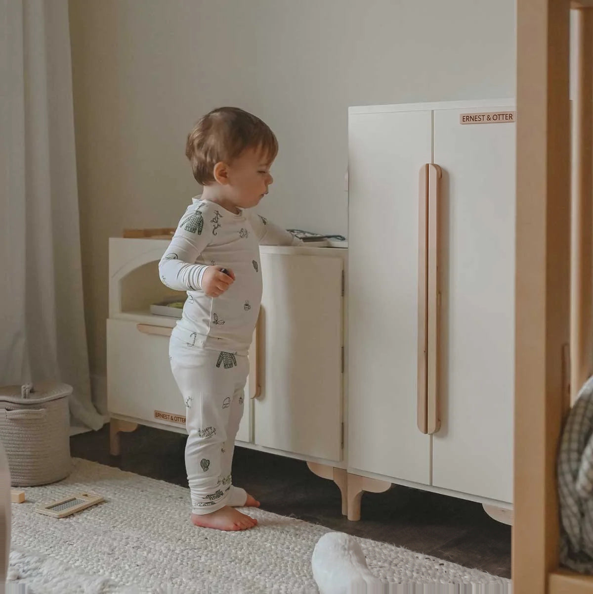 Ernest & Otter Luca play kitchen and refrigerator white lifestyle